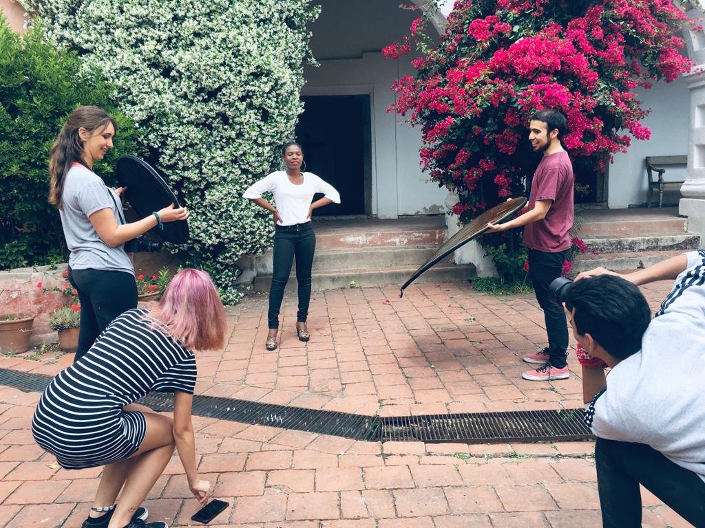 CDRCba's tweet photo. COMUNICACIÓN
El equipo del #CDRCba finalizó los cursos de Fotografía que se realizaron en #CasaDelFuturoCba, allí se creó un espacio donde el adolescente en un entorno adecuado, desarrolló teórica y prácticamente el aprendizaje de la técnica y el su mirada fotográfica 📸👏 https://t.co/S7CHdazShU
