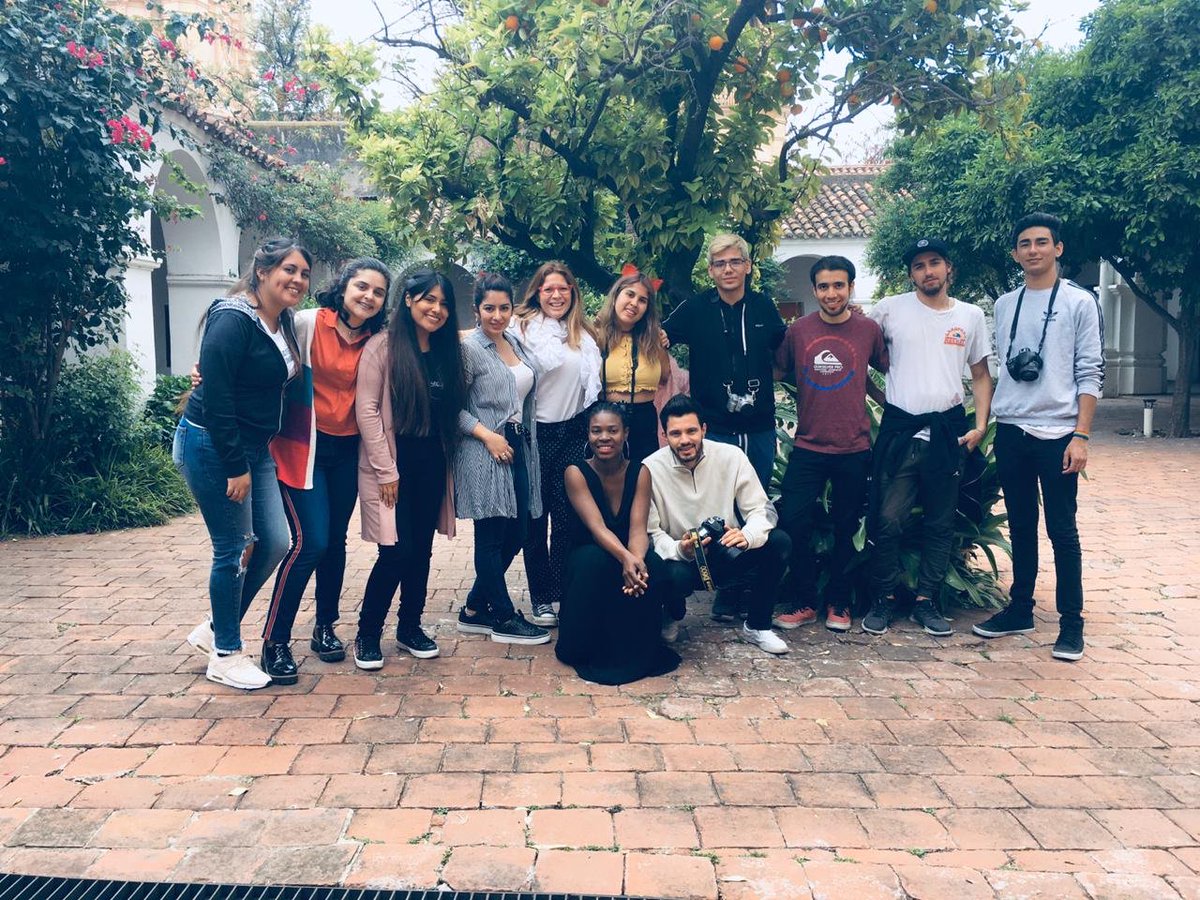 CDRCba's tweet photo. COMUNICACIÓN
El equipo del #CDRCba finalizó los cursos de Fotografía que se realizaron en #CasaDelFuturoCba, allí se creó un espacio donde el adolescente en un entorno adecuado, desarrolló teórica y prácticamente el aprendizaje de la técnica y el su mirada fotográfica 📸👏 https://t.co/S7CHdazShU