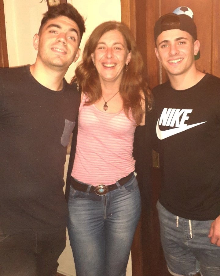 borche_nacho's tweet photo. Mi madre y mi hermano, MI CABLE A TIERRA ♥️🤜🏼🤛🏼 https://t.co/2qWWqRswNN