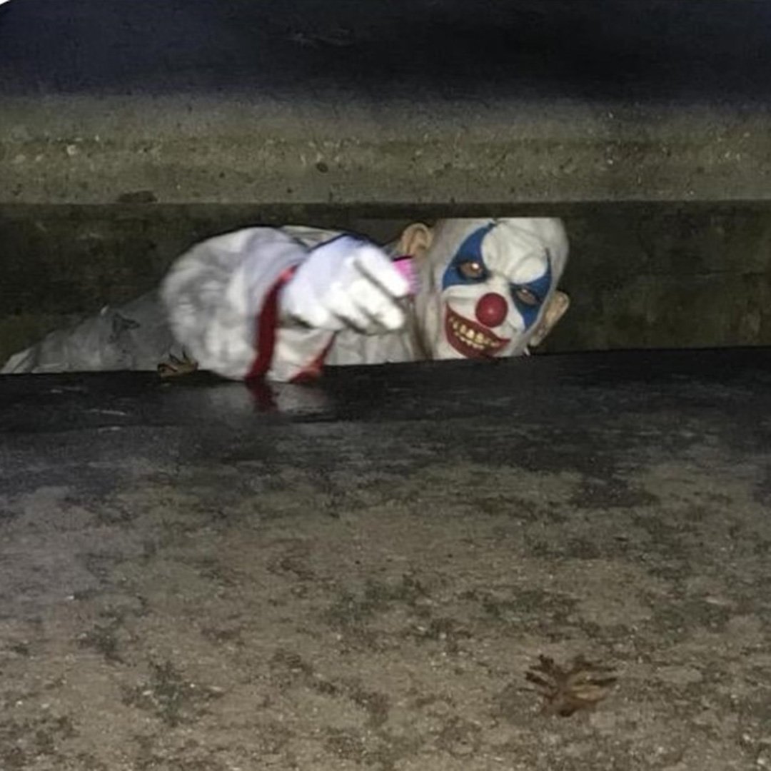 KPRC2's tweet photo. So this happened in #TheWoodlands...beware any red balloons, y'all. 🎈 A #KPRC2 viewer told us this is the second time her friend's husband has gotten into the sewer to scare kids. 😱 https://t.co/5sAsozzF6b