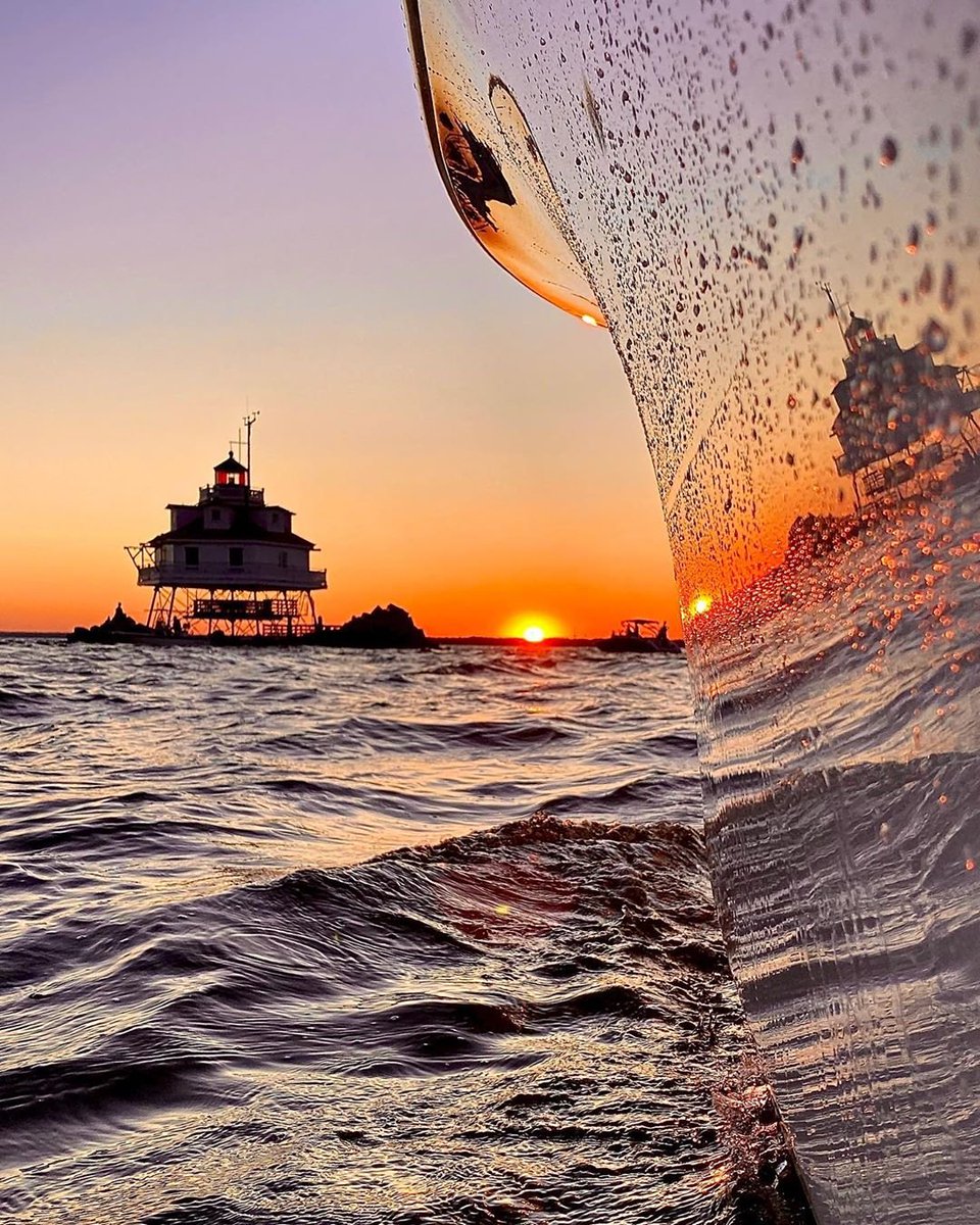 AnnapDiscovered's tweet photo. Sunsets and landmarks, doesn't get better than that! @ShoalThomas

#annapolis #chesapeakebay #thomaspointlighthouse #visitannapolis #annapolisdiscovered #annapolislocal https://t.co/cegTayqAwJ