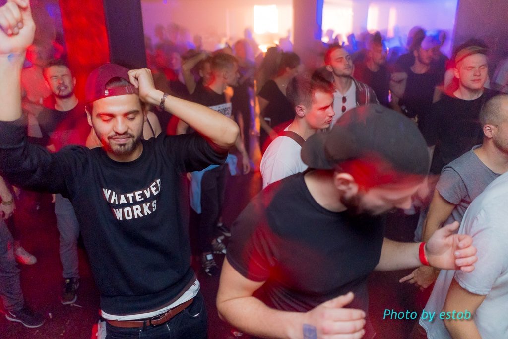 estob_NR's tweet photo. #AbfahrtMainz: #AbfahrtWürzburg goes #Roof175 🎉 🎶🔊 💃 🕺 feat. #Akki #BenDust #Kivi & #MarkusSchneider,
2019-10-26, #Mainz 😎 https://t.co/2Qheq4Ih9L