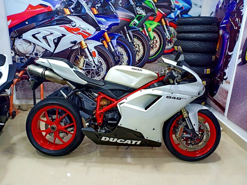 2013 Ducati 848 EVO 
#Ducati #ducaticustom #ducatisport #ducatimotorcycles #ducatipassion #custommotorcycles #ducatievo
