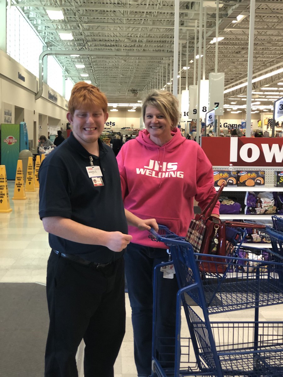 JHSRedDevils's tweet image. He loves his school job and it shows! #1JeffHigh #WeAreGCCS #schoolwork ⁦@GCCSchools⁩ ⁦@TheHyphenNews⁩ ⁦@RedDevils_WJHI⁩