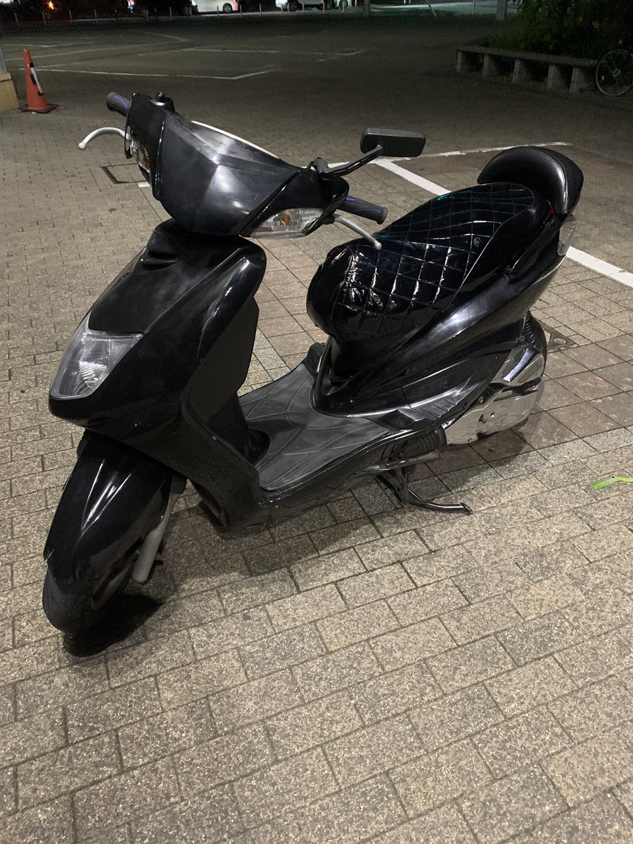 f_xkc's tweet photo. シグナス売ります
大阪からです
走り出し少しがたつきあります
ウインカー割れ
外装傷
改造点は写真の通りです
マフラーすごいいい音します
アドレスと交換で状態によっては追い金お願いします https://t.co/KU1M14IHVz