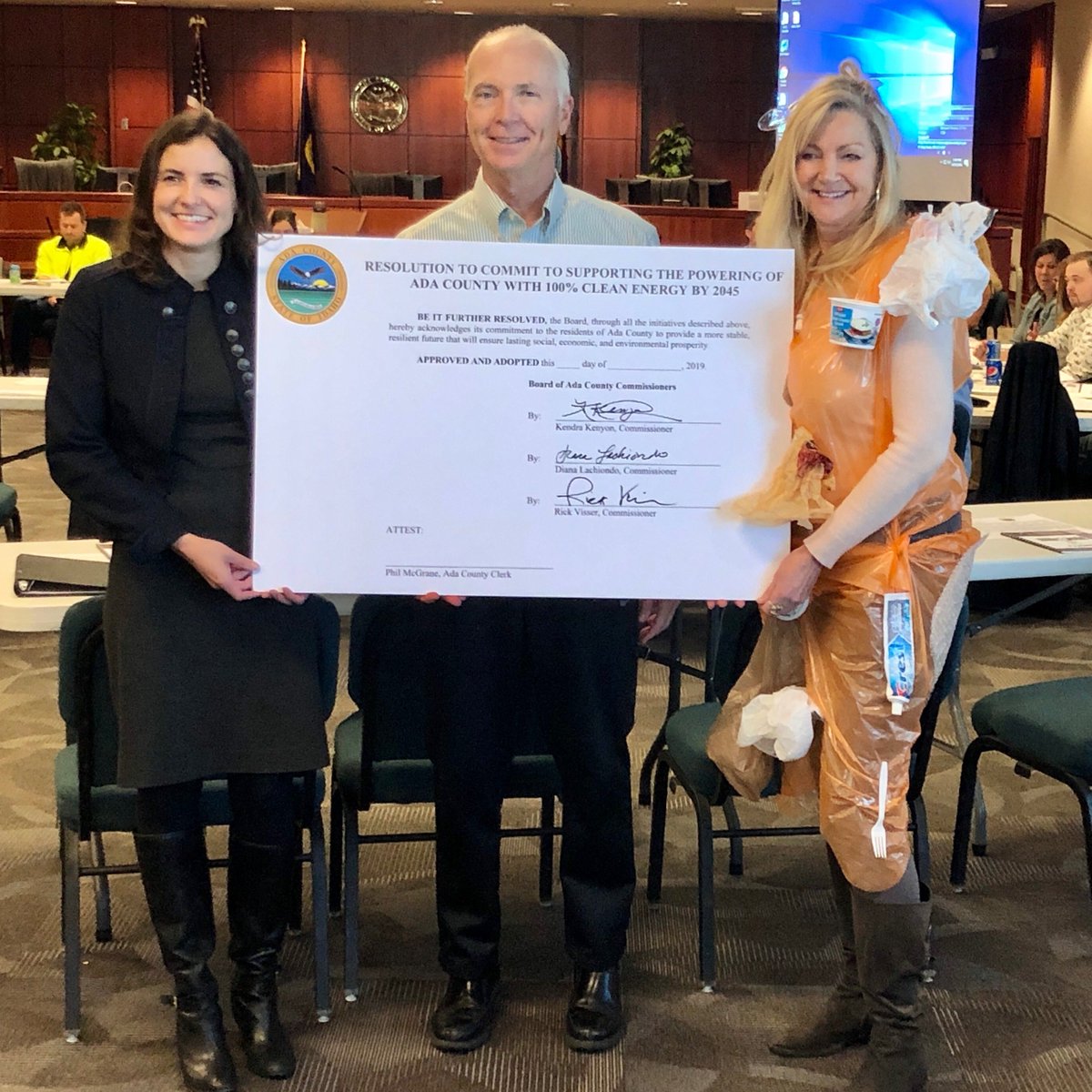 cvidaho's tweet photo. BIG news: Ada County passed a resolution to commit to 100% clean energy by 2045!! A big thank you to the Ada County Commissioners and operations staff at Ada County for their continued leadership on clean energy. https://t.co/gFY7SQH6o6