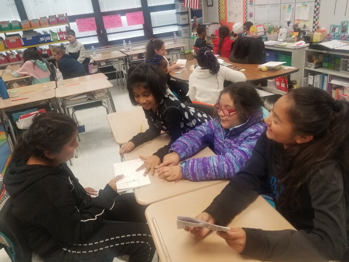 MrsKapotasClass's tweet photo. 5th graders share their mini books with their 2nd grade buddies! 
@CArmendarizMxwl @MsAcosta220 @SunnyHill220 @MrsKomosaClass 
#tigerlearningleaders https://t.co/GrL0MzL8qE
