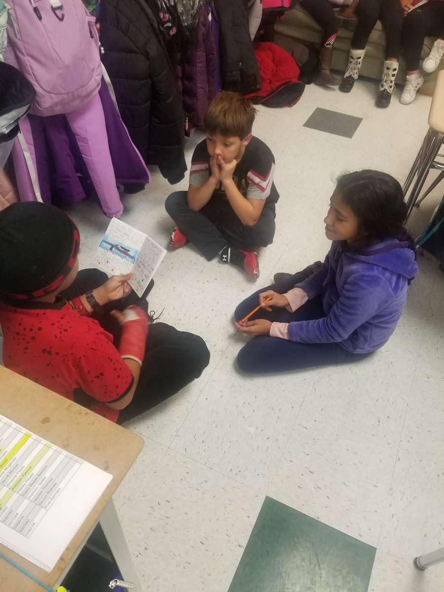 MrsKapotasClass's tweet photo. 5th graders share their mini books with their 2nd grade buddies! 
@CArmendarizMxwl @MsAcosta220 @SunnyHill220 @MrsKomosaClass 
#tigerlearningleaders https://t.co/GrL0MzL8qE