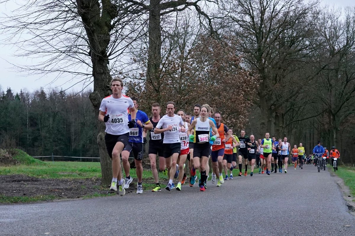 FlorijnLoop's tweet image. Wil jij samen met je collega’s en/of zakenrelaties een sportieve uitdaging aangaan? Doe dan mee aan de Florijn Bedrijvenloop op zaterdag 4 januari 2020! Schrijf je in via: tinyurl.com/yyz53txt