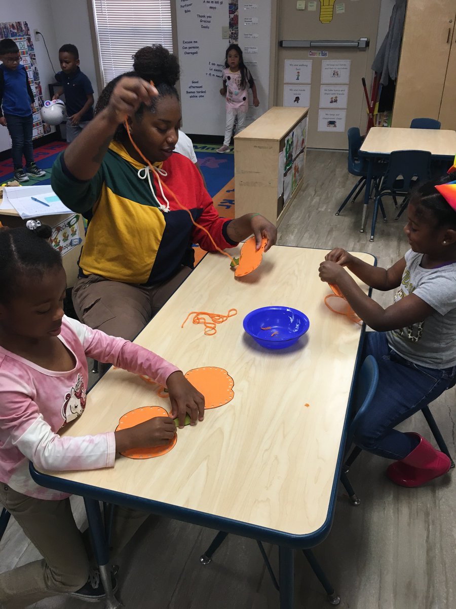 DurhamPrek's tweet photo. Students at Leathers Meachem Head Start carved pumpkins and made other fall crafts this week! ๐๐
#fall #fallactivities #fallcrafts #fallcraftsforkids #prek #prekforall #preschool #funlearning #pumpkincarving #headstart #durhamheadstart #CHTOP https://t.co/3B73GZHyMj