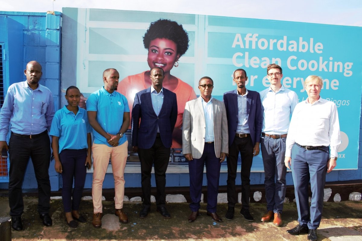 BBOXX_Rwanda's tweet photo. "#BBOXXCook comes at a time when government is sensitizing the public to transition from using firewood and charcoal to smart cooking as well as protecting the environment from air pollution and degradation" Min. @Vbiruta
https://t.co/8KhbJ2axzy https://t.co/ns9N8jTgPX