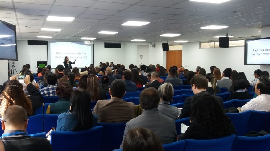 ascunoficial's tweet photo. @AscunAcademica presenta el trabajo estratégico que adelanta ASCUN y su red de Bienestar con @Mineducacion en taller que se realiza en Bogotá y que dará bases para la construcción de protocolos de atención de casos de violencias de género y sexual. https://t.co/UMMBW7VAY0