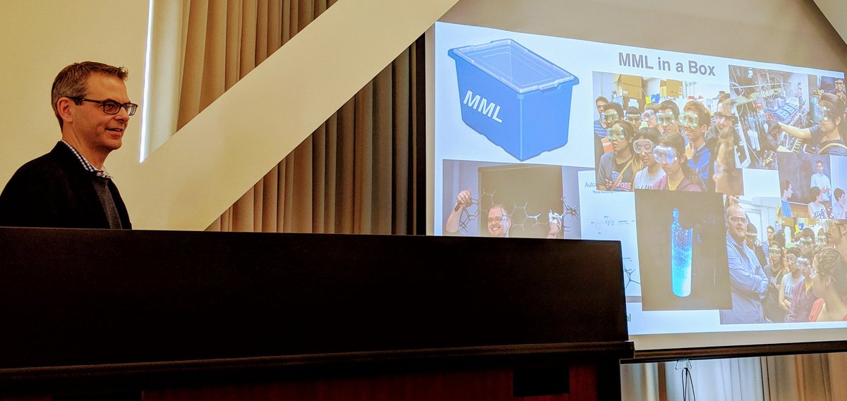 Marty Burke @ChemistryUIUC tells a packed house about 'MML in a Box'. (MML = molecule maker lab) Hey @Illinois_Alma get ready! The MML is coming soon to the @BeckmanInst