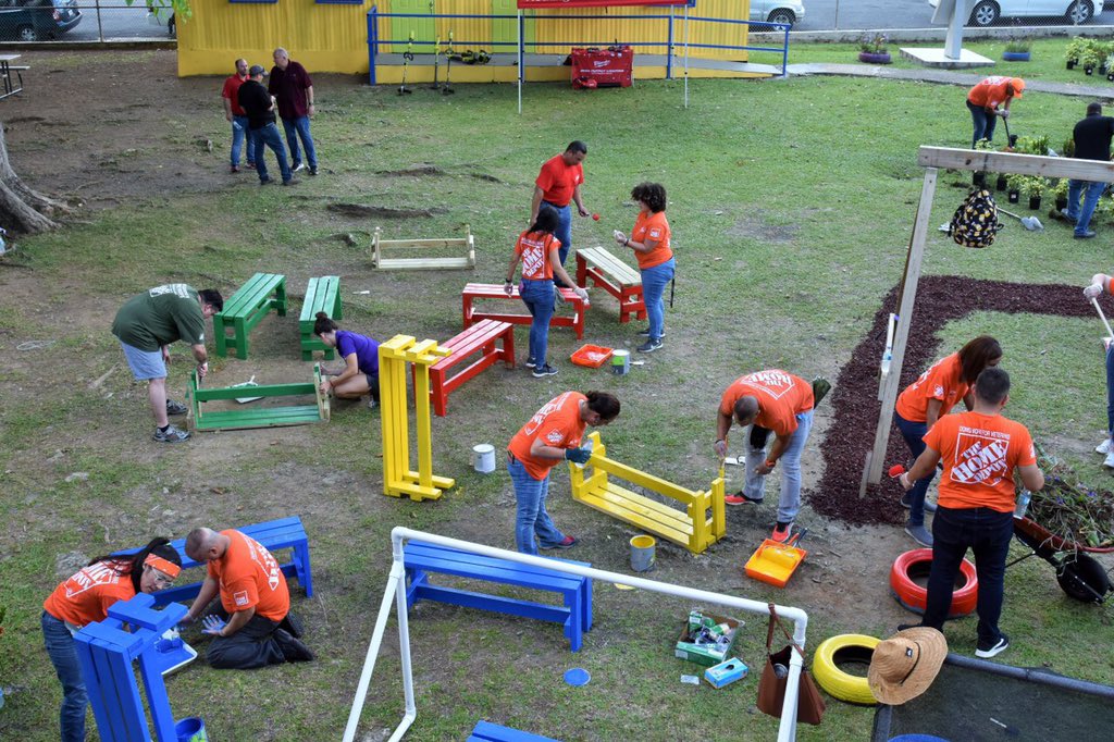 Dr_Eligio_Hdez's tweet photo. Agradecido del respaldo que nos brinda desde 2018 la empresa Home Depot, su fundación y equipo de voluntarios en nuestras escuelas. Hoy fue evidente su compromiso y entrega durante las mejoras a la Escuela Faustino Santiago de Bayamón. https://t.co/fHQC3r0PjI