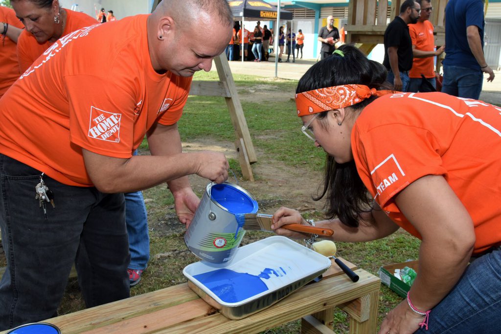 Dr_Eligio_Hdez's tweet photo. Agradecido del respaldo que nos brinda desde 2018 la empresa Home Depot, su fundación y equipo de voluntarios en nuestras escuelas. Hoy fue evidente su compromiso y entrega durante las mejoras a la Escuela Faustino Santiago de Bayamón. https://t.co/fHQC3r0PjI