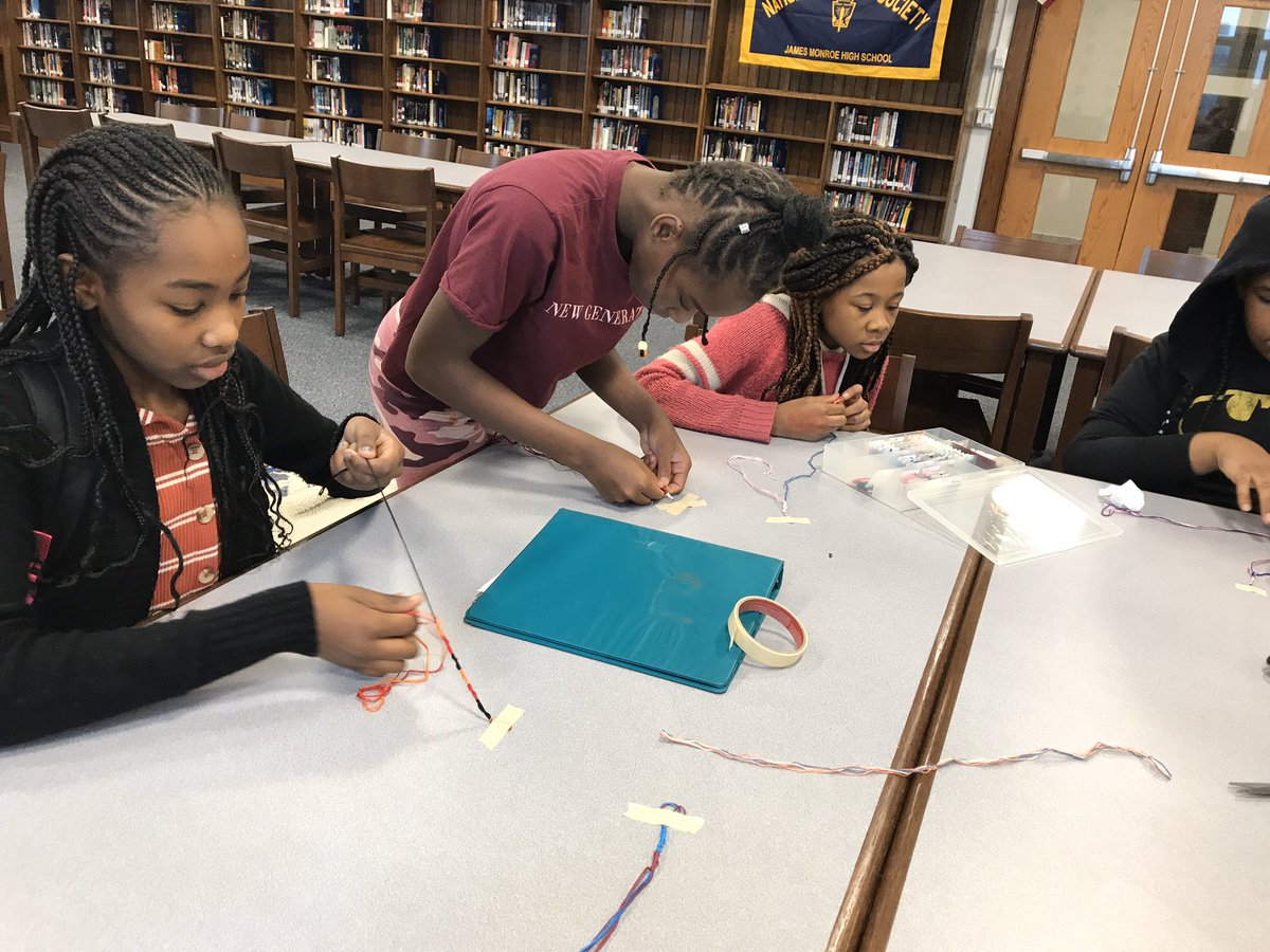 LibraryDaly's tweet photo. Friendship bracelets with friends @jmonroehs
#MakeNewFriendsButKeepTheOld #WeAreTheJewelOfTheCity #RCSDOneFamily #UnsurpassedCollaboration #LibraryMakerspaces @NYBookDr @Mr_ARod @585Carey @TDade @OGarber22 @LibraryDaly https://t.co/NAvdv3AVV3