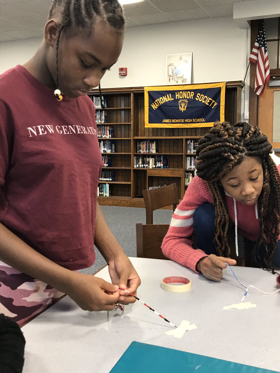 LibraryDaly's tweet photo. Friendship bracelets with friends @jmonroehs
#MakeNewFriendsButKeepTheOld #WeAreTheJewelOfTheCity #RCSDOneFamily #UnsurpassedCollaboration #LibraryMakerspaces @NYBookDr @Mr_ARod @585Carey @TDade @OGarber22 @LibraryDaly https://t.co/gJxhu33sSz