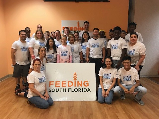 CrawcoLatam's tweet photo. Octubre es un mes muy especial para nosotros. Esta es la familia #OneCrawford de Miami en el “Global Day of Service”, un día dedicado a la causa #FeedingSouthFlorida. ¡Felicitaciones al equipo por el gran trabajo! ¿Quieres ayudar también? Lee más aquí: https://t.co/jECQqLF6Qr https://t.co/4OFVBUxd8g