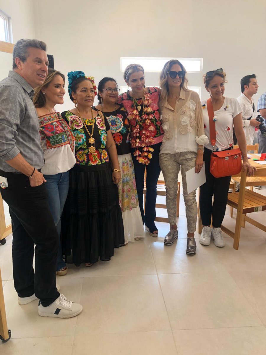FundacionDT's tweet photo. La inauguración de  la Clínica de Salud en Asunción Ixtaltepec, Oaxaca es una realidad gracias a tantos corazones llenos de generosidad, nuestro objetivo es la salud de México. 
#Gracias @tenorjaviercamarena y @roushenkel por su gran aportación encabezando el proyecto. https://t.co/gYJq5twTI7