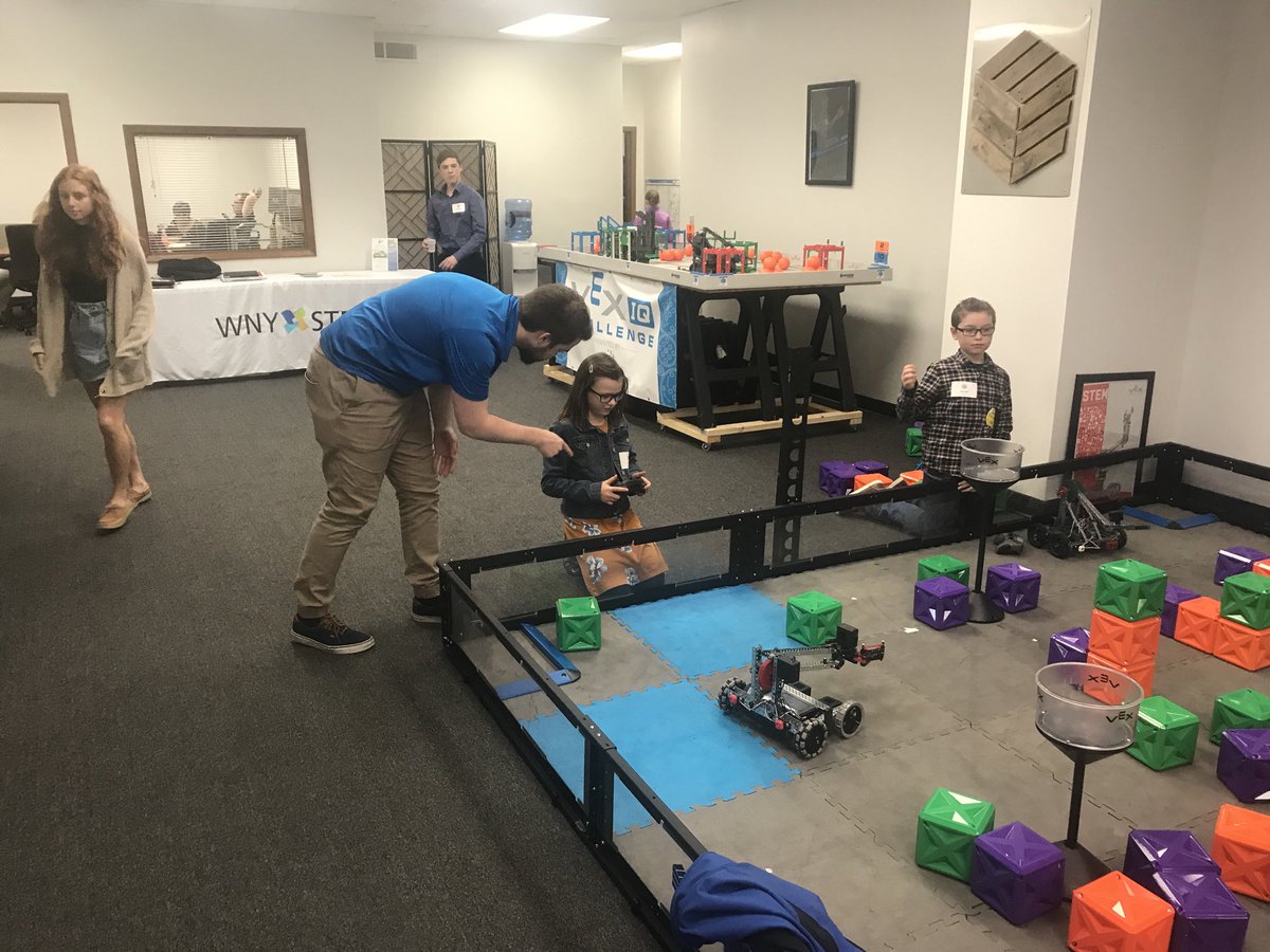 ScottRead85's tweet photo. Our very own Alex Palowitch is teaching the Chief Science Officers students how to operate the V5 robot at our iDESIGN Solutions Buffalo Office https://t.co/NfAMAXMU89