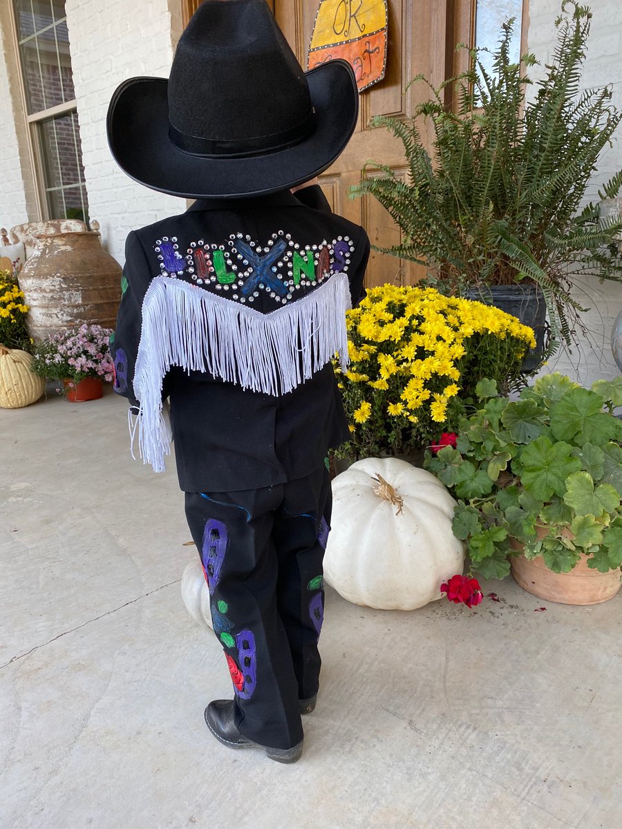 sarahfholt's tweet photo. Lil Nas X says “BOO-ya!” 💰🎃🐴🛣 @LilNasX #favsong https://t.co/nvFyPd9PBb
