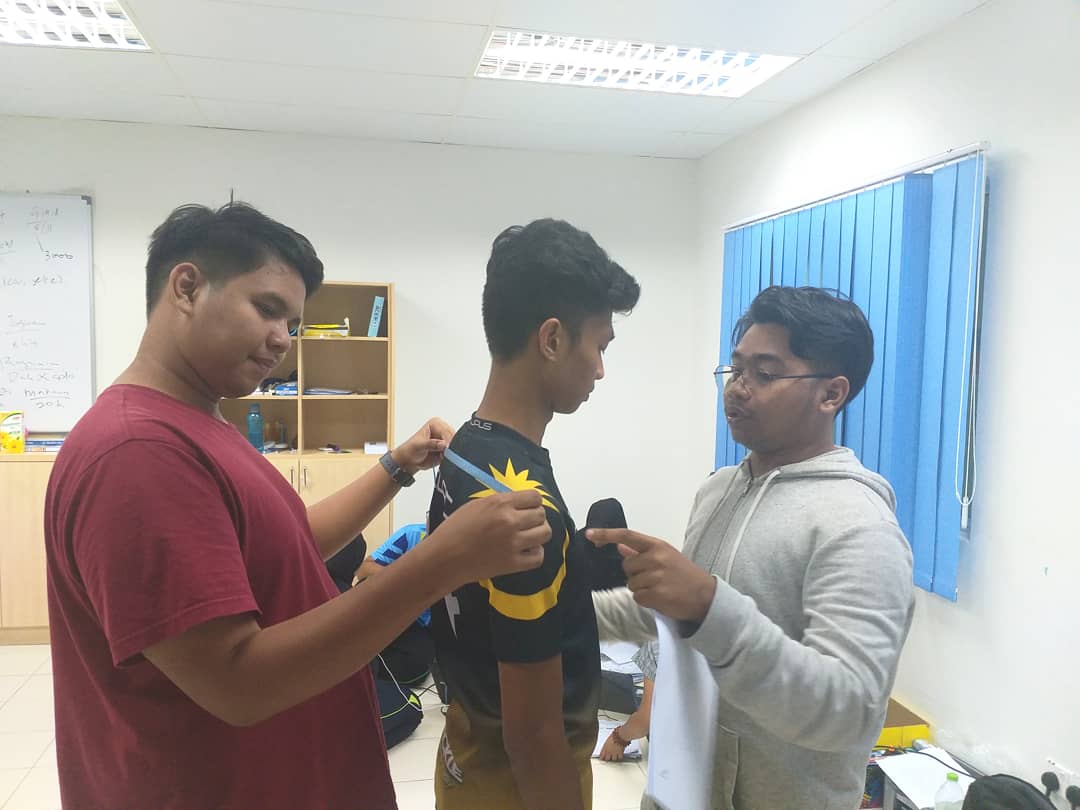 festkon15's tweet photo. Untold stories || 1 November 2019

Latihan flashmob oleh pasukan sekretariat dan kru FestKON14 🤭 maskot pun da otw 🕴 nak tengok flashmob FestKON14 kali ni?? Hoho nantikan...

12 days to go...

#FestKON14 
#futuristic
#UniMAPmantap
#LoveHappinessMutualRespect https://t.co/noy1HgXdTo
