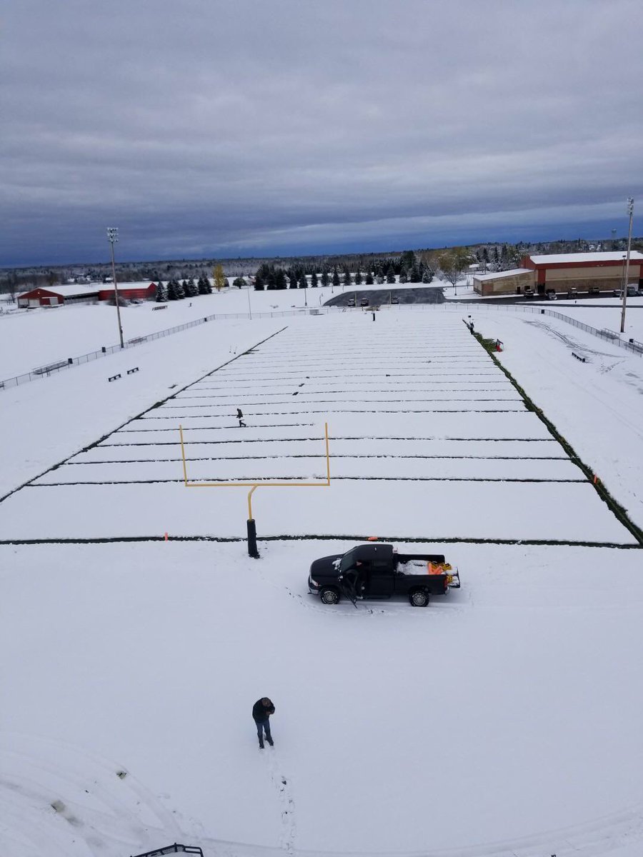 jz_alpenanews's tweet photo. This is what playoff football in Hillman Michigan looks like today! For the 14th year in a row the Tigers are in the postseason. Tonight Hillman hosts Marion. Kickoff at 7 p.m. 🏈  @MHSAA  #playoffs https://t.co/GU812FeEb2