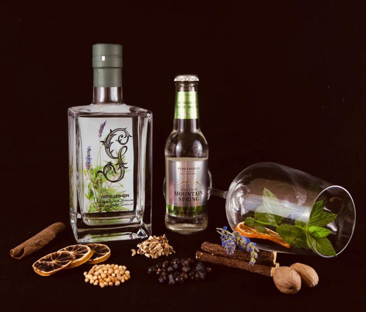 Loving our 9.2/10 review from <a href="/Ginvasion1/">Ginvasion</a>💃

"Gordon Castle Gin is a small-batch herb that embodies the flavours of the Northern Scottish coastal region with its highland herbs from the "Walled Garden" of the Estate.
ginvasion.de/gordon-castle-… 
Have you tried our gin yet?🤚