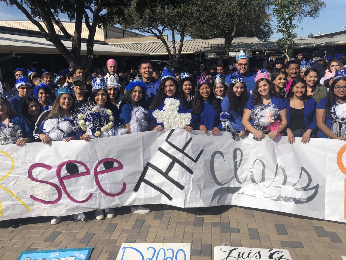 PSJANORTHECHS's tweet image. We have the BEST Seniors!!! @PSJAISD #hoco2k19