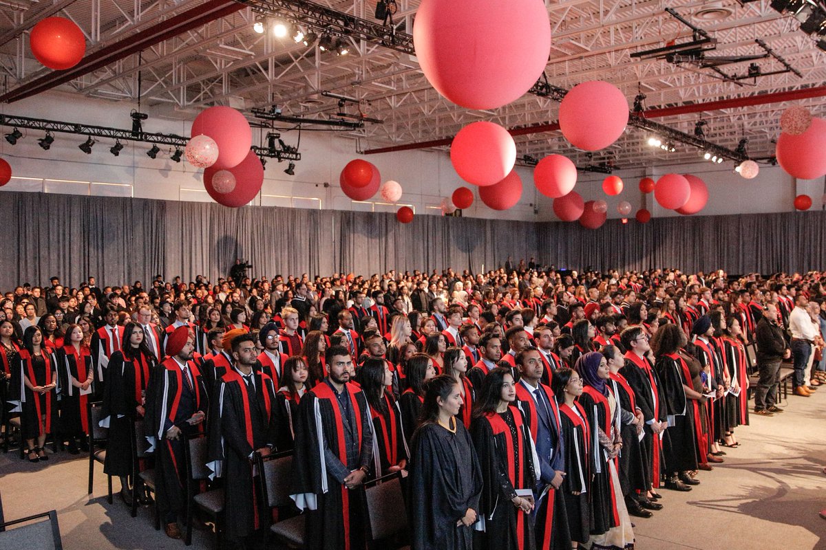 SenecaBusiness's tweet photo. #FlashbackFriday to last weekend, with 2,000+ graduates that attended Fall 2019 Convocation!

Congratulations to our newly graduated #SenecaBusiness students, we wish you all the best in your bright futures!

#SenecaProud #SenecaGrad2019 🎓 https://t.co/2NNuBcXW92