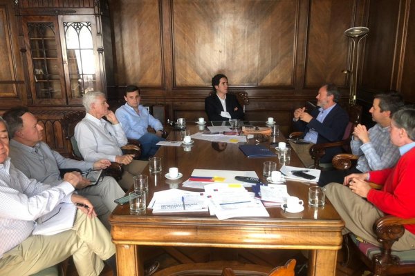 DFinanciero's tweet photo. Empresarios dicen estar "disponibles" a abordar cambios a la integración tributaria pero piden que tasas "no sean desmesuradas" https://t.co/QgQDnTGX45 https://t.co/EKMoJyjQL3