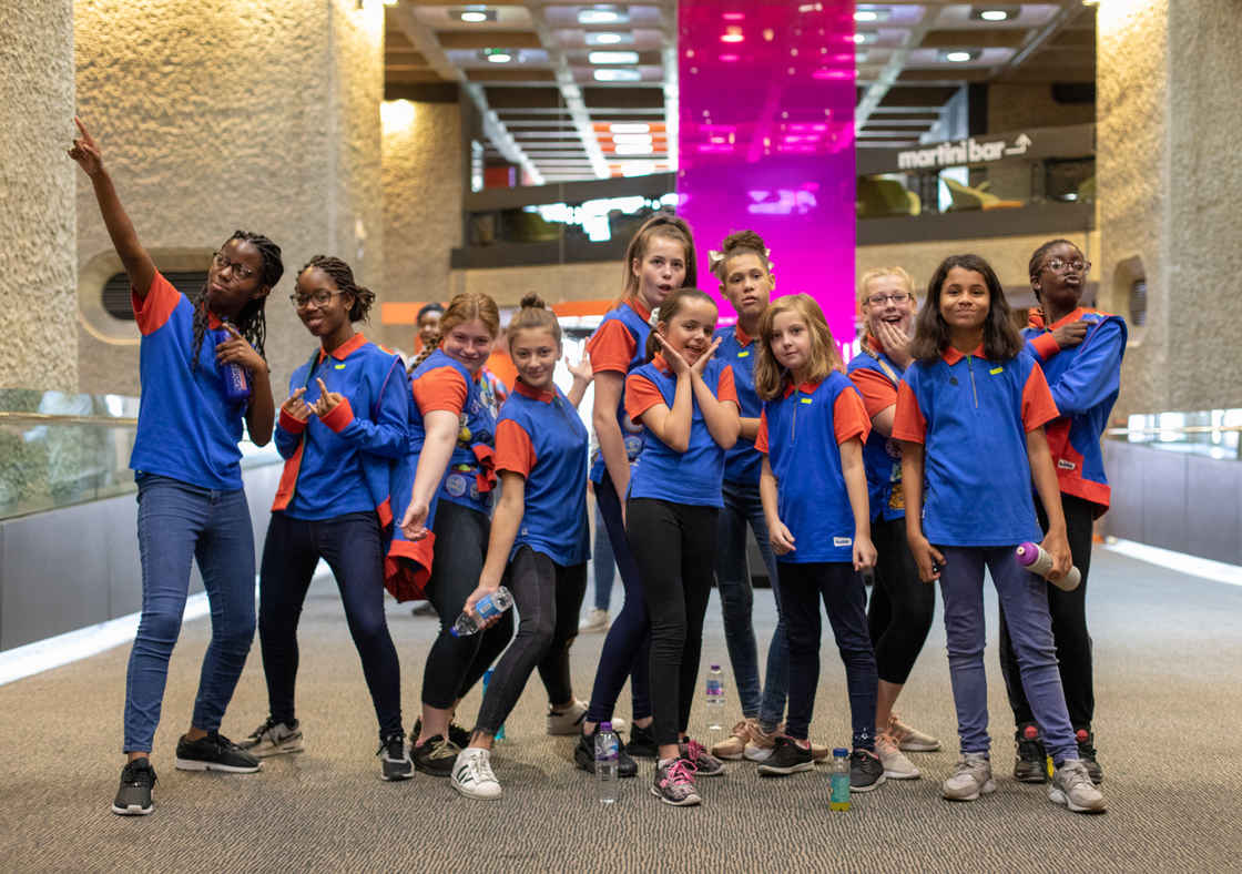 <a href="/Guiding_LaSER/">Girlguiding London and South East England</a> have been studying hard this year for their #LordMayorsShow challenge badges, but did you know they also help by distributing over 6000 lunches to a hungry procession? Thanks girls, and happy birthday Sussex Central! bit.ly/lms_guides