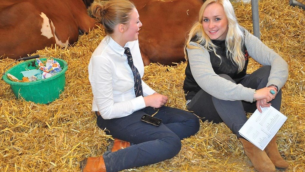 #SAYFC's November charity focus is the 'Louise Hartley Scholarship Fund' which aims to help young farmers further their careers in #livestock farming! Louise, a fellow Young Farmer lost her battle with a rare Ovarian Cancer in 2016 #healthwellbeing #checks nhs.uk/conditions/ova…