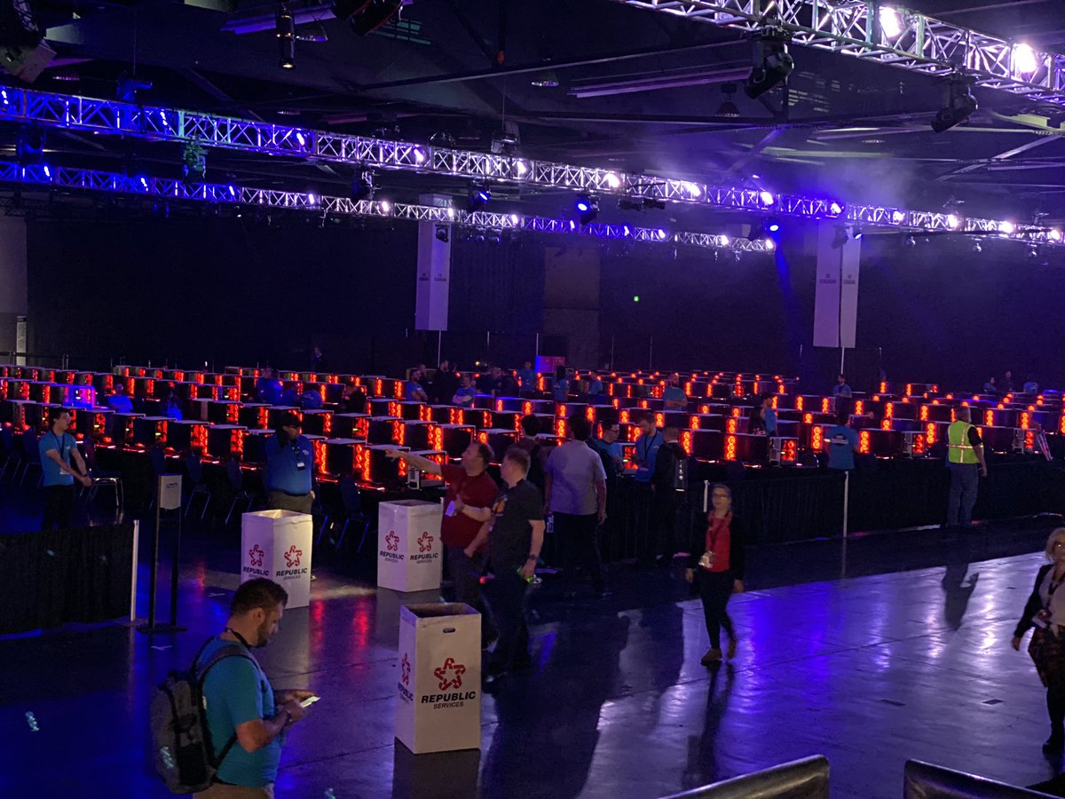 Stylosa's tweet photo. I wonder what could possibly be on these mysterious unmarked red demo PC’s? 😂😂😂

#BlizzCon2019 https://t.co/MkZL2WViQd