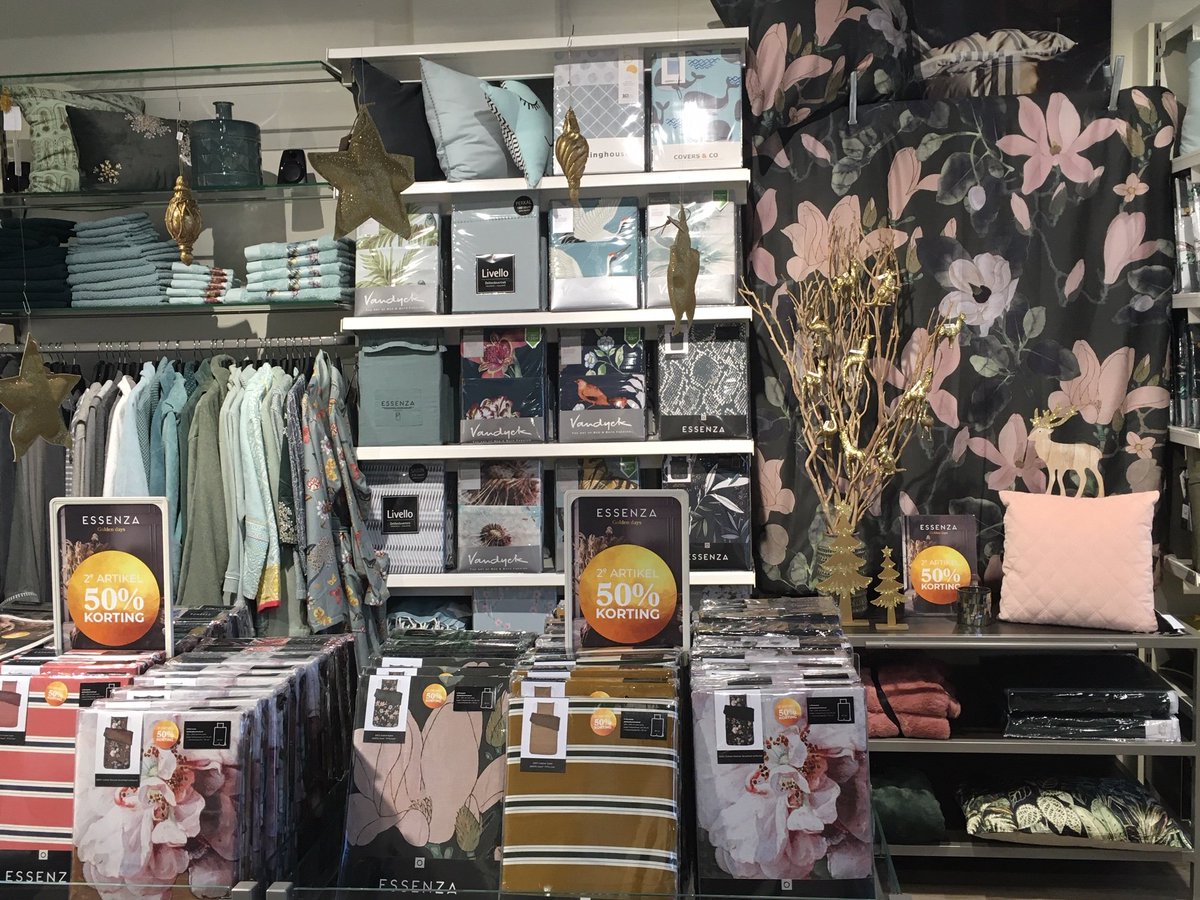 DeLinnenboom's tweet photo. #Essenza Golden Days zijn begonnen!! Op 2de #dekbedovertrek of bijpassend jersey #hoeslaken dat voorzien is van het Golden Days sticker 50% Korting! (Korting is geldig op goedkoopste artikel)  Actie hebben we alleen in de winkel. #Cadeautip voor de #Sinterklaas en de #Kerstman https://t.co/h9XMqcQp87