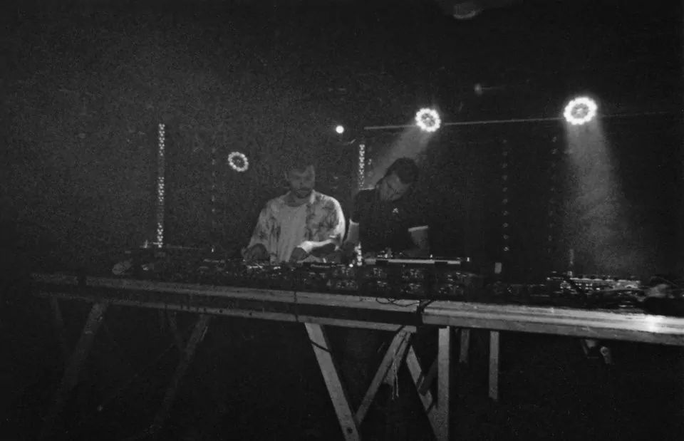 Here we go again tomorrow, same team same boat and also nearly sold-out : don't sleep if you don't want to miss 👋
<a href="/IBOATbordeaux/">IBOAT</a> - @danielmarkavery &amp; us all night long 🔥
📸 Bordeaux, 2018