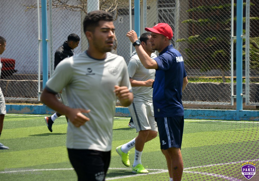 panta_walon's tweet photo. De esta manera finalizamos las actividades con la primera plantilla de esta semana, el equipo luce sólido sin lesionados y compacto para cerrar de la mejor manera el torneo local.
.
📸 @orangelvalero
Prensa #PantaWalon
#ElEquipoCampeónDelPerú https://t.co/U3ezyQ4xUz