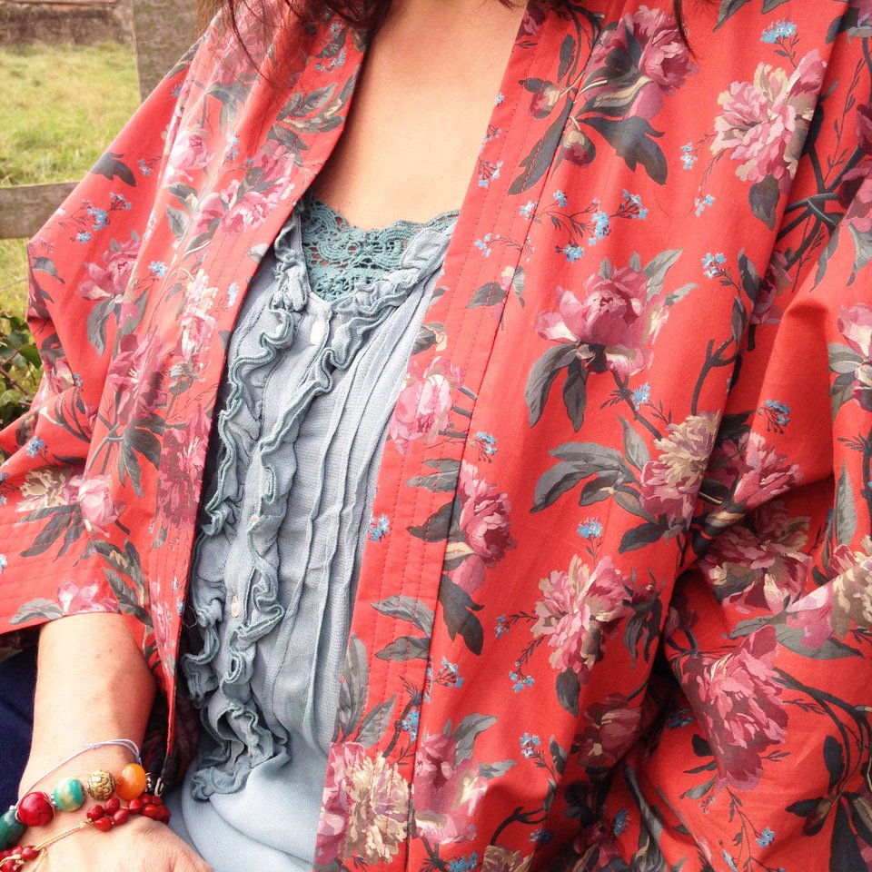 Lara from the studio has made a gorgeous Liberty Kimono jacket using one of the new Classics 'Decadent Blooms' - the project is on the blog today alicecaroline.com/blog #Libertyfabric #DecadentBlooms #Kimono #Libertykimono #classics #Libertyclassics