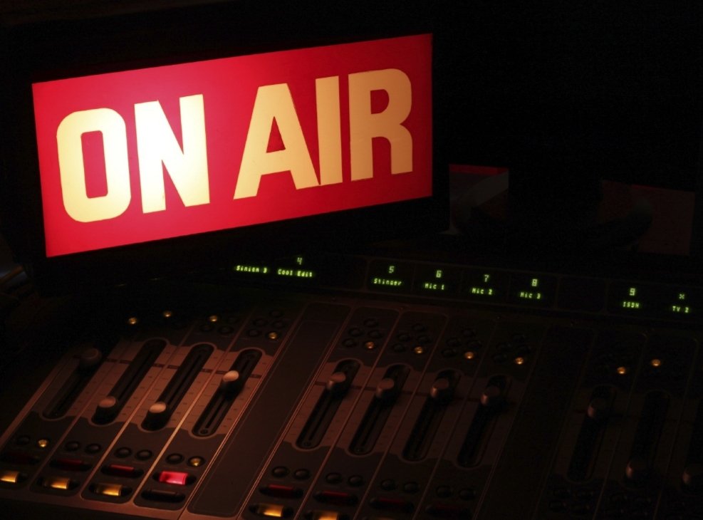 RetakeromaT's tweet photo. Ciao gente! 
Se vi ca, domattina il nostro gruppo sarà in onda su @RRCapitale per un' intervista sui prossimi eventi!
Appuntamento intorno le 9.00, frequenza 93Fm!

@Retake_Roma 
#OnAir https://t.co/l3WOd368IC