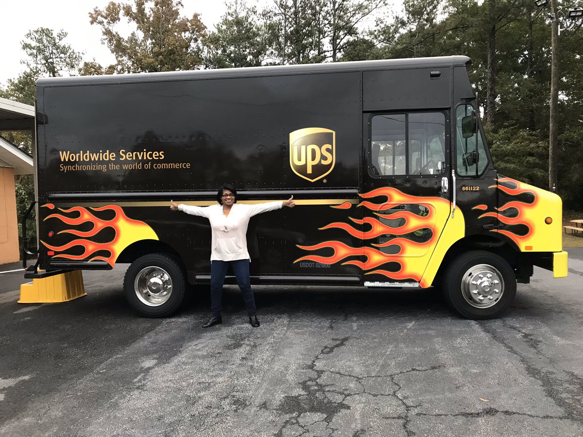derobbins22's tweet photo. Kids love the truck! #futureUPSers #forevercustomers #TogetherWeAreUPS #thattruckishot https://t.co/i5tiFIva6l