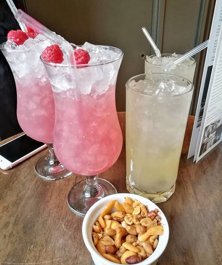 It might be wet and miserable outside but it’s Friday so who cares right..? Come and see us this evening for a few drinks!  

Photo credit- eatdrinkmandy ♥️ #friday #weekend #cocktails #merchantcity #glasgow