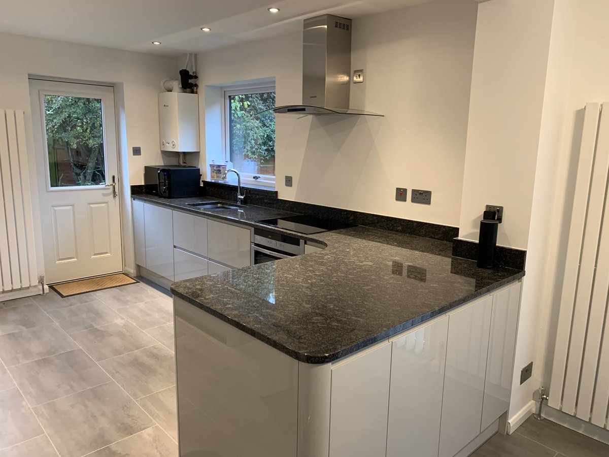 FilerN's tweet photo. A stunning worktop installation (Steel-Grey Granite) by @stone_circleUK today. https://t.co/ISDYERSBb7
