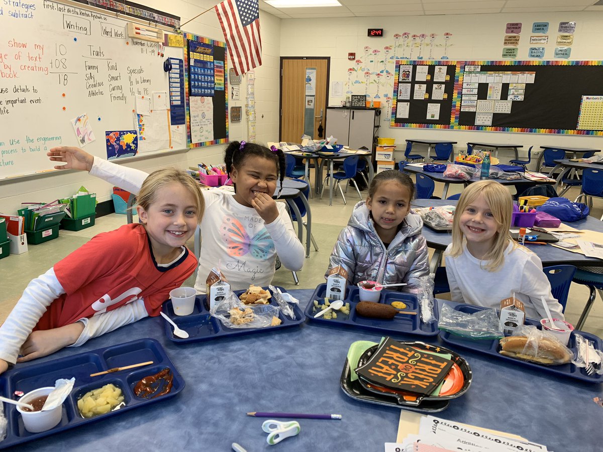 AnnaJones925's tweet photo. Teacher Lunch for Math Achievers! #proudteacher #2ndgrademathematicians #falcons @TinaWartman https://t.co/nXyLmKu1ju