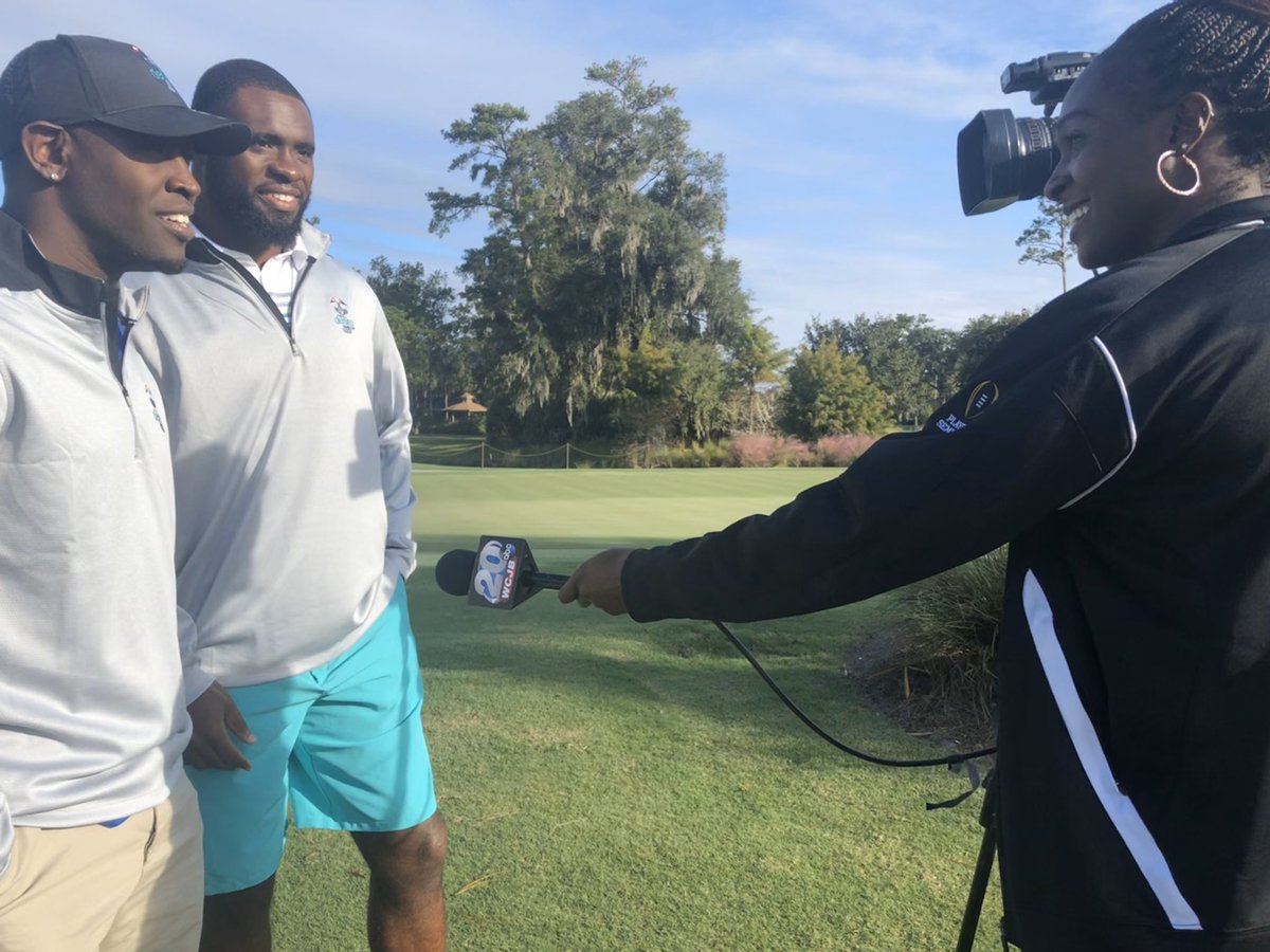 PitchAmy's tweet photo. #FunnyFriday @ahmadblack35 @LilMade21 #DesireCup2019 #teeoff #standup for @Bree_Max03 @WCJB20 @DesireStreet #GoGators #GoDawgs #FloridaGeorgia #RivalryForACause @GatorsFB @ufalumni https://t.co/dag1Y4TnAV
