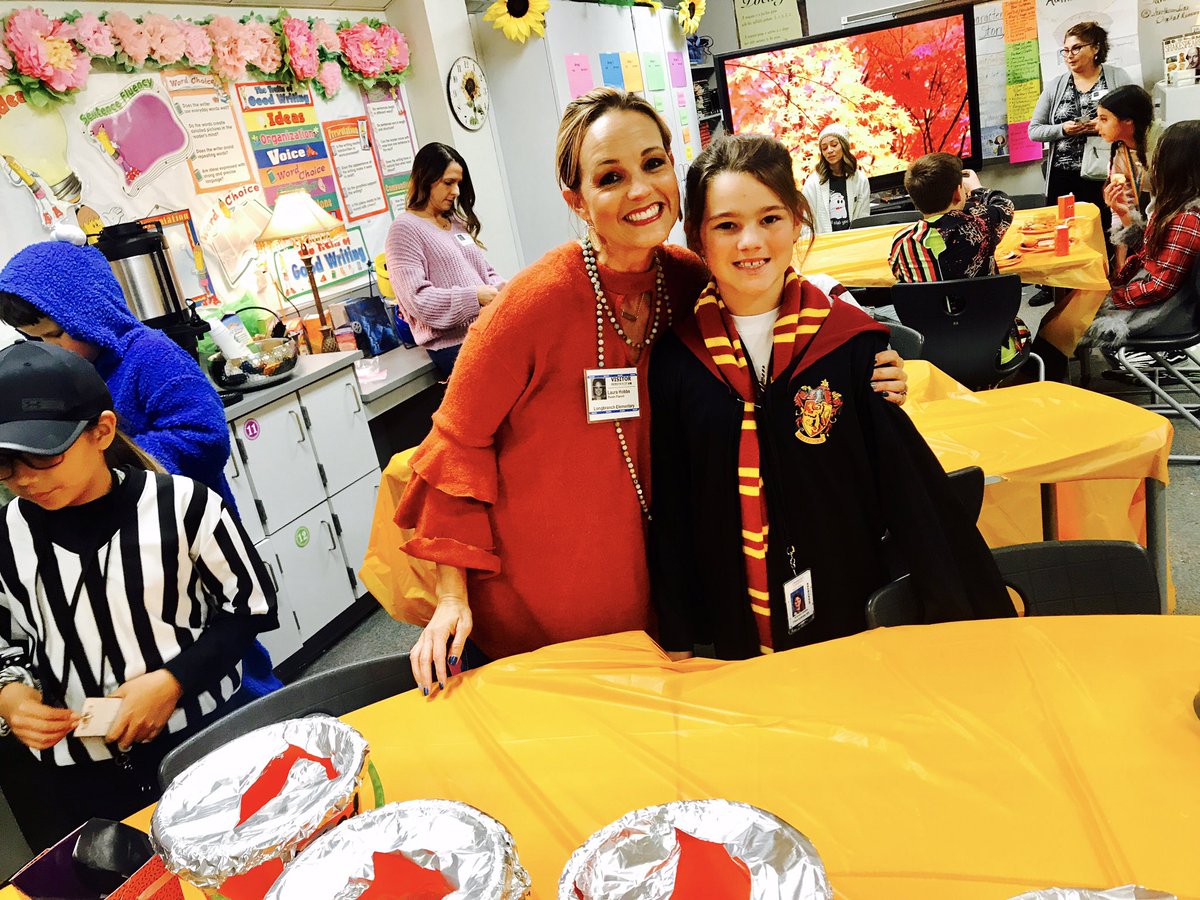 MrsBertinetti's tweet photo. #amazingfallparty #leadlovelearn @Longbranch_Elem #laurahobbsyourock https://t.co/hVu2ArqXoo