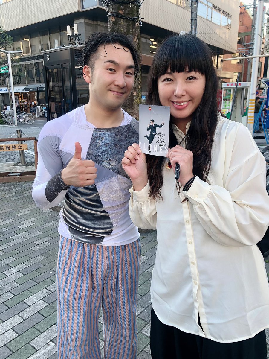 ray_balloon's tweet photo. 望月ゆうさくさんの、アプリと連動する『TRAUM』
この方には毎年驚かされます😲
常に新しい事への挑戦。
そして、その奥にある伝えたい思いの重み。みたいなものが心に響く。
終わった後に色々考えさせられます。
#望月ゆうさく
#Traum
#AR大道芸
#AnotherTrack 
#大道芸ワールドカップin静岡 https://t.co/22ErBvAD9j
