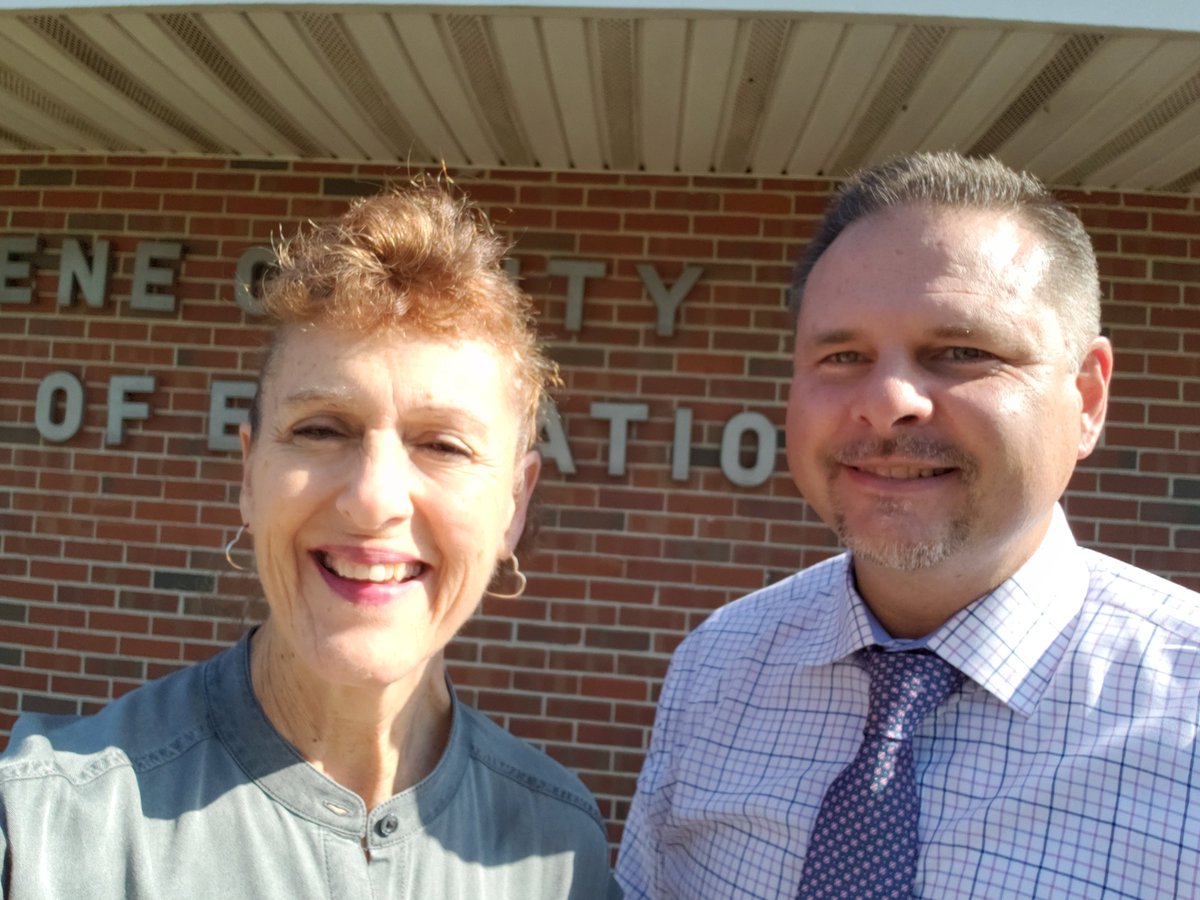NCgoldenLEAF's tweet photo. P.O. Suzanne Keil visited w/ @GreeneCoSchools to tour their #CTE programs that feed from middle &amp; high school to @LCCLancers. In 2016, @NCgoldenLEAF awarded a $350K grant to STEM fields--health sciences, IT, machining, mechatronics &amp; computer programming.
#LEAFprints
#GLF20th https://t.co/emv70Fc5Cb