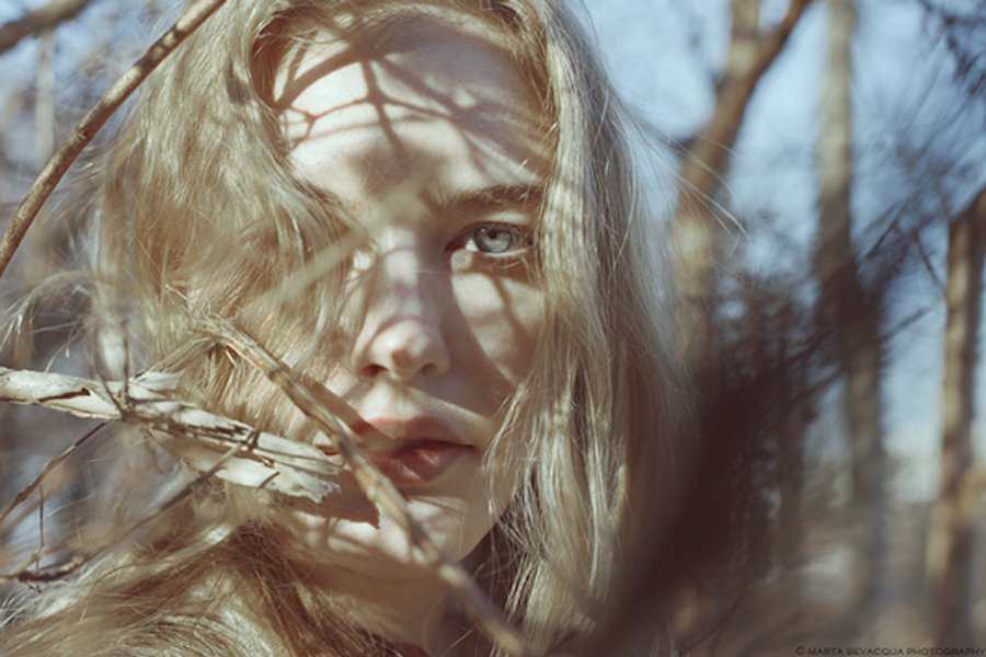 Twitter 上的 Spica 木漏れ日 水面 花等で顔の一部を隠すこのフォトグラファーの女性の撮り方はミステリアスな雰囲気出せるな ローマ出身でパリを拠点としているmarta Bevacqua T Co Ws8r9grtgz T Co Cnqjbwgouj T Co Aylnwq8anh Twitter