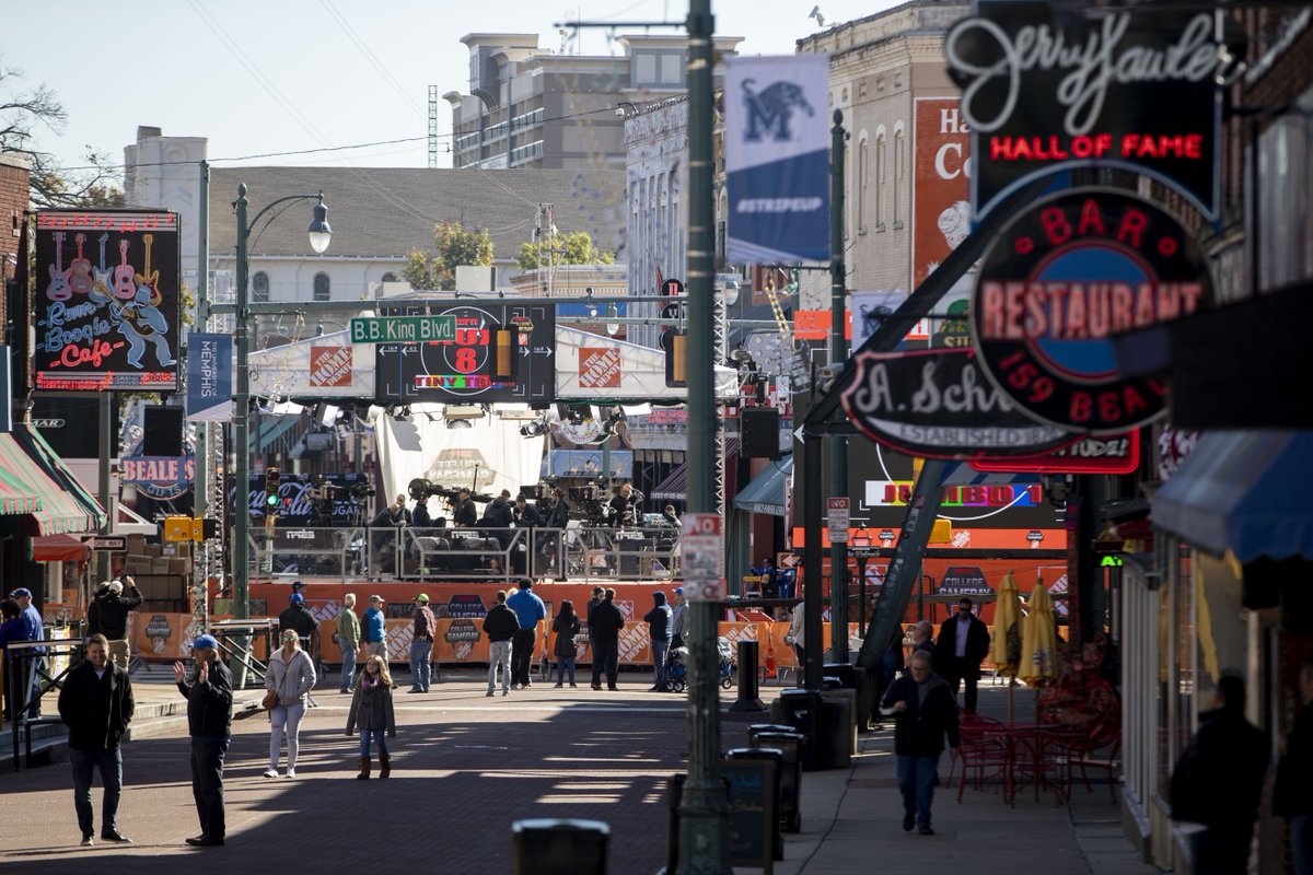 pd_cameraman's tweet photo. .@CityOfMemphis is ready for @CollegeGameDay. Beale Street is repping @MemphisFB with banners all along the street. Even spotted @ReceDavis and @DesmondHoward this morning. 

MORE PHOTOS AT @memphisnews: https://t.co/4ZOvbuwmj2 https://t.co/KJEA1vFmXc
