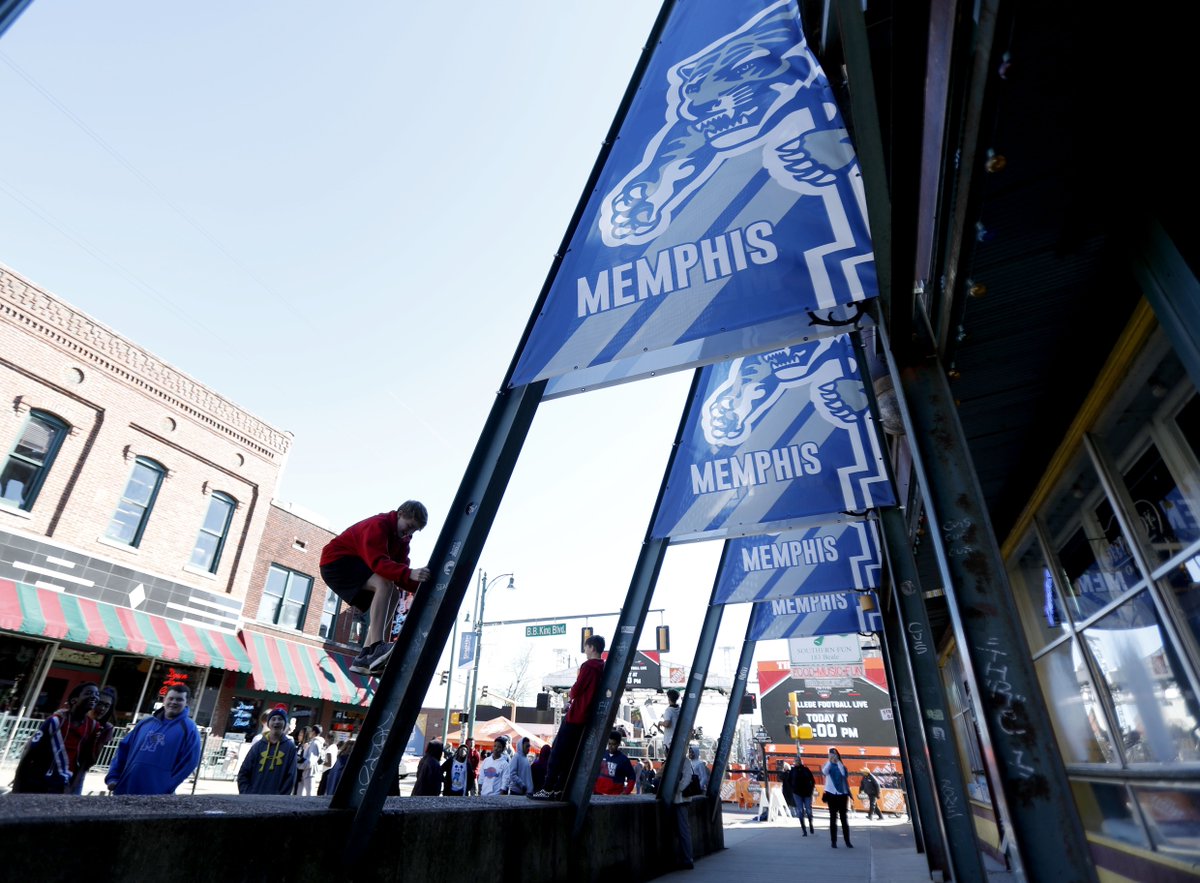 pd_cameraman's tweet photo. .@CityOfMemphis is ready for @CollegeGameDay. Beale Street is repping @MemphisFB with banners all along the street. Even spotted @ReceDavis and @DesmondHoward this morning. 

MORE PHOTOS AT @memphisnews: https://t.co/4ZOvbuwmj2 https://t.co/KJEA1vFmXc